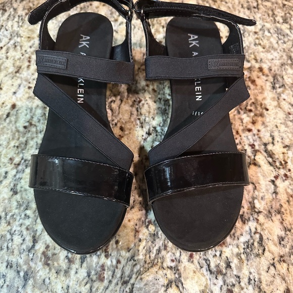 NEW Anne Klein iflex Black Patent Wedge Sandals Size 8 - Picture 2 of 9